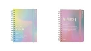 AGENDA ANUAL (2025) MOOVING DICTIO PASTEL WIRE-O tapa EXTRA con GOMA 15x21 D/P